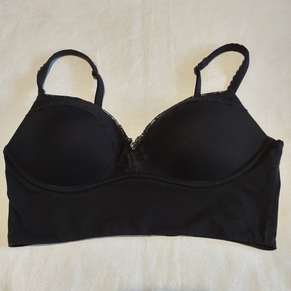 VICTORIA'S SECRET PADDED WIRELESS BRA